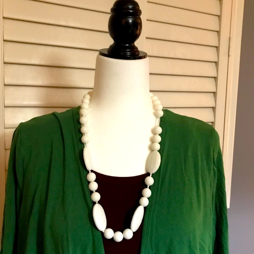V-Top white silicon chewable teething necklace for moms